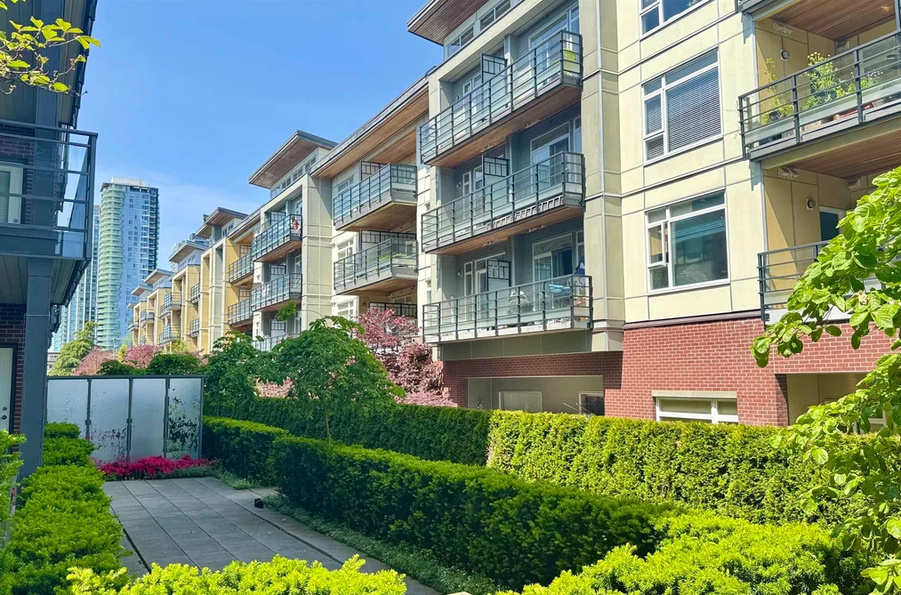 Condo for sale at 252 5355 Lane Street Burnaby British Columbia - MLS: R3062627