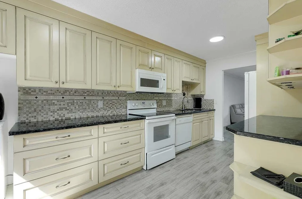 252 9452 PRINCE CHARLES BOULEVARD, Surrey BC V3V 1S6, Surrey BC — Residential for Sale - Photo 6