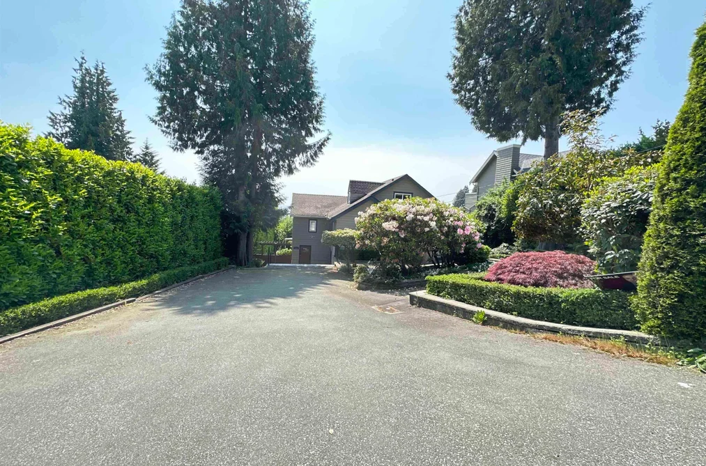 2522 NELSON AVENUE, West Vancouver BC V7V 2R6, West Vancouver BC — Residential for Sale — Photo 2 of 10