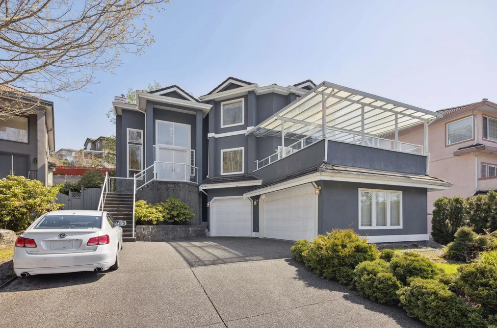 House for sale at 2525 Sapphire Place Coquitlam British Columbia - MLS: R3094568