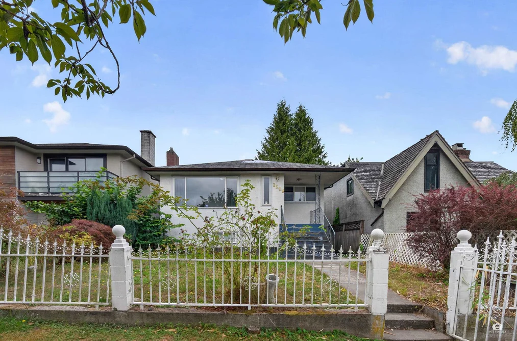 2528 E 24th Ave, Vancouver, BC - MLS: R3163582
