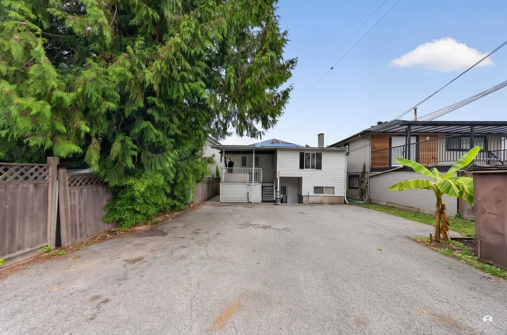 2528 E 24th Avenue, Vancouver, BC - MLS: R3163582 - Photo 2 2528 E 24th Avenue, Vancouver, BC - MLS: R3163582 - Photo 2