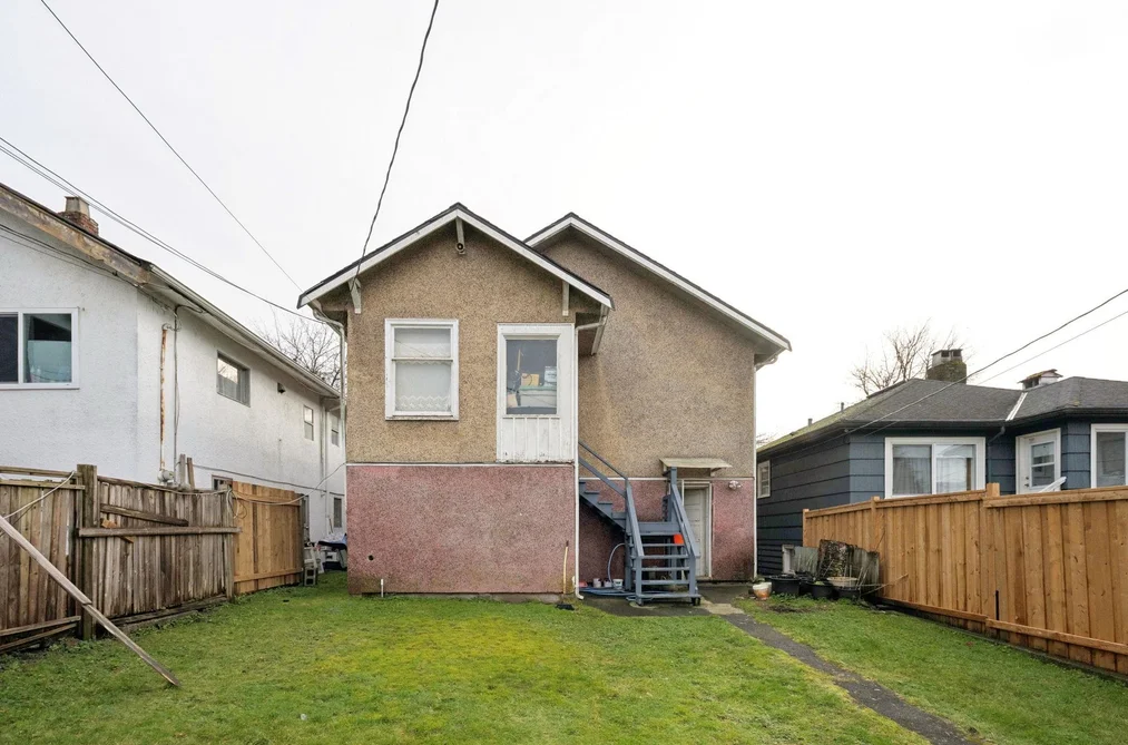 2541 DUNDAS STREET, Vancouver BC V5K 1P7, Vancouver BC — Residential for Sale - Photo 2