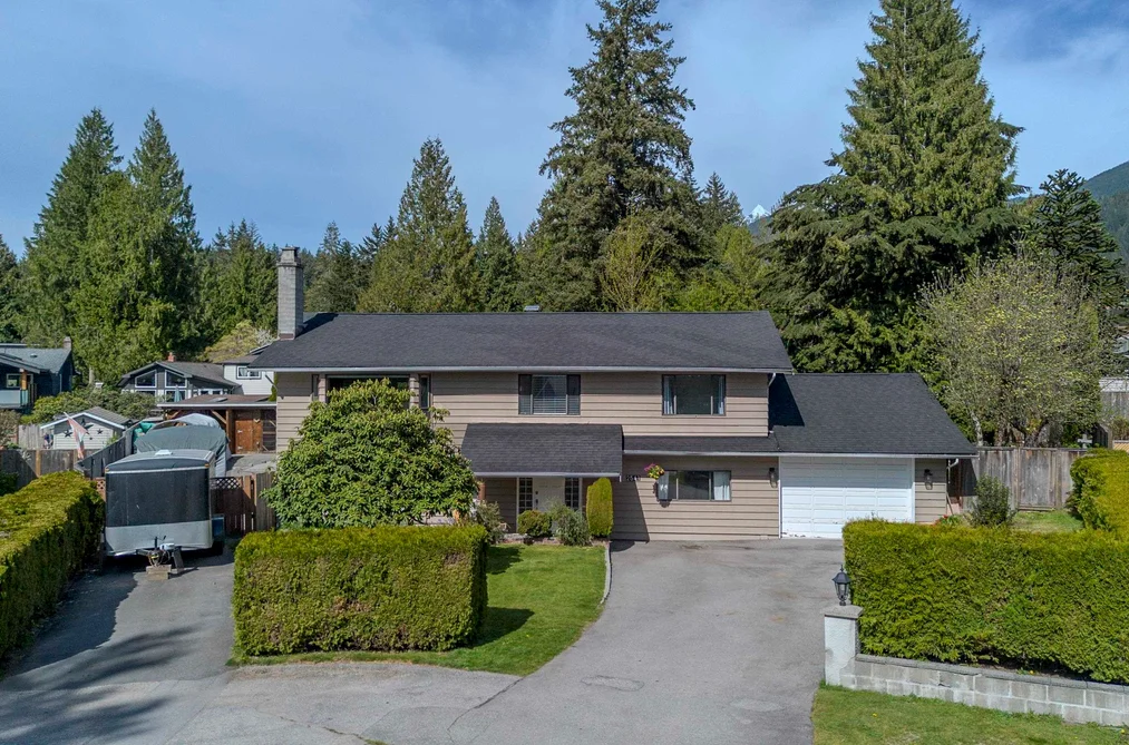 2541 MONTROSE WAY, Squamish BC V0N 1T0, Squamish BC — Residential for Sale - Photo 2