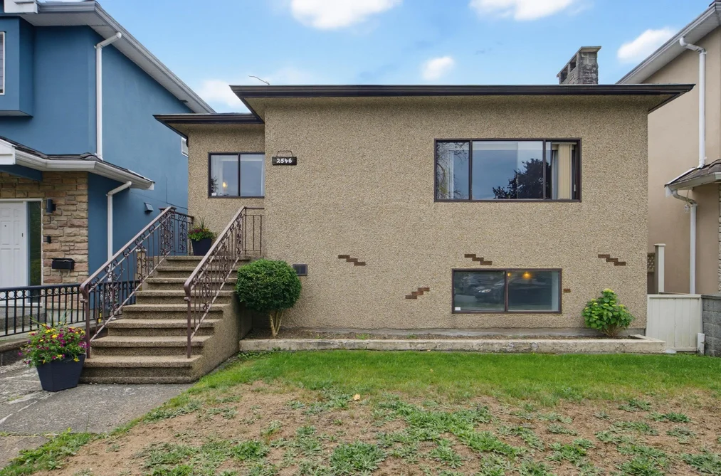 House for sale at 2546 Napier Street Vancouver British Columbia - MLS: R3137631