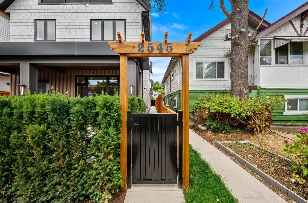 Half Duplex for sale at 2545 E 2nd Avenue Vancouver British Columbia - MLS: R3145432