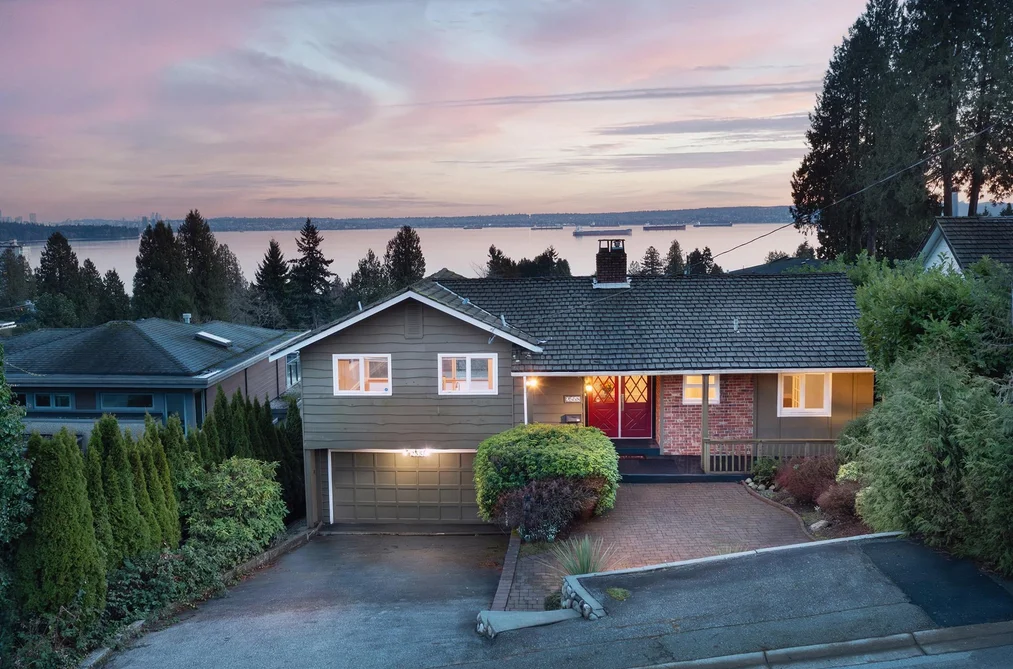 House for sale at 2558 Mathers Avenue West Vancouver British Columbia - MLS: R3087170
