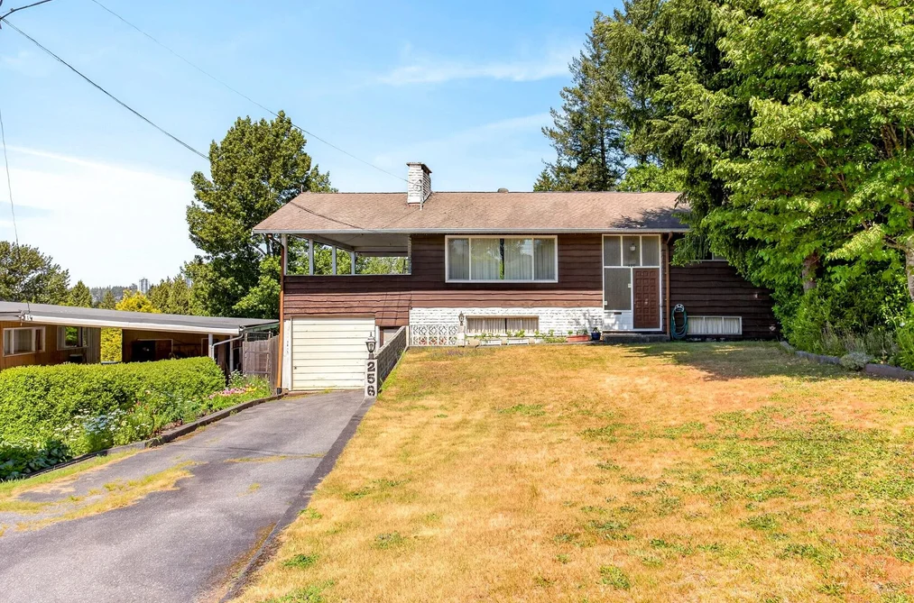House for sale at 256 Rossmore Court Coquitlam British Columbia - MLS: R3127226