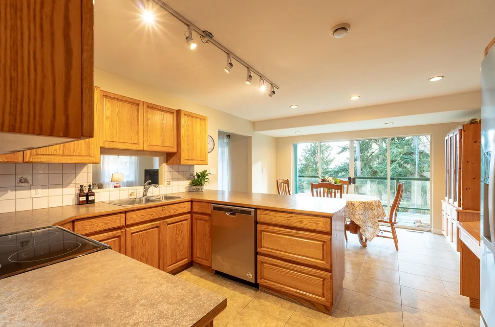 2562 MILES ROAD, Roberts Creek BC V0N 2W4, Roberts Creek BC — Residential for Sale — Photo 10 of 40