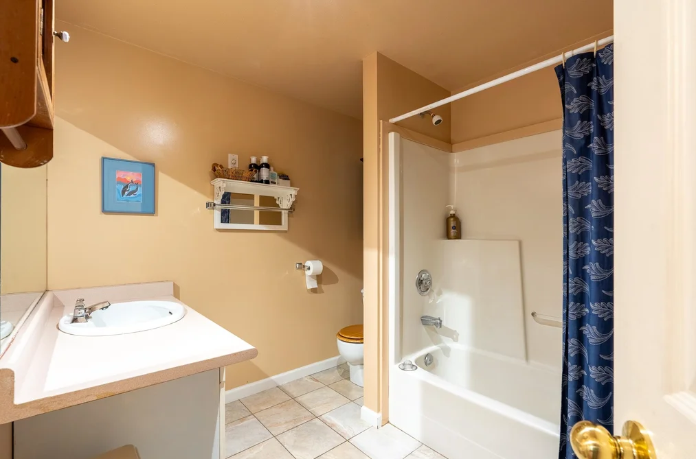 2562 MILES ROAD, Roberts Creek BC V0N 2W4, Roberts Creek BC — Residential for Sale — Photo 35 of 40