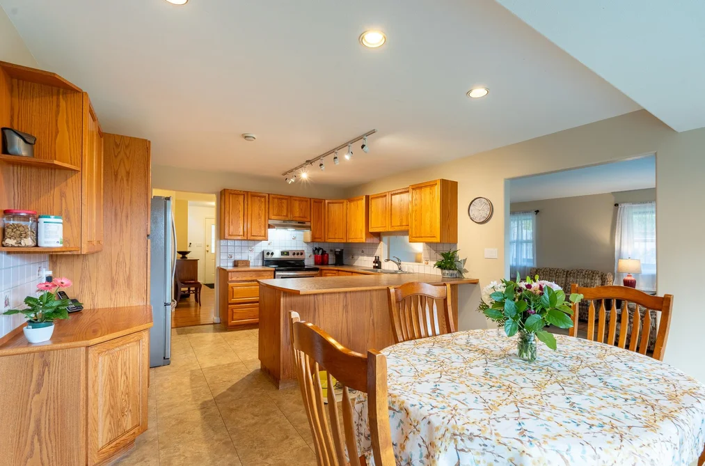 2562 MILES ROAD, Roberts Creek BC V0N 2W4, Roberts Creek BC — Residential for Sale — Photo 8 of 40