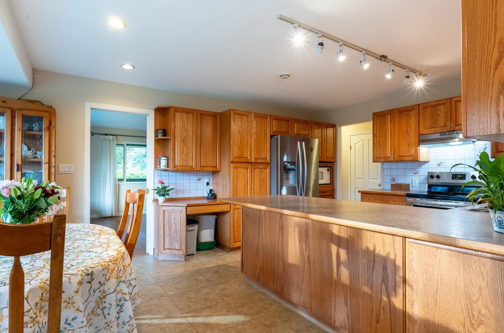 2562 MILES ROAD, Roberts Creek BC V0N 2W4, Roberts Creek BC — Residential for Sale — Photo 9 of 40