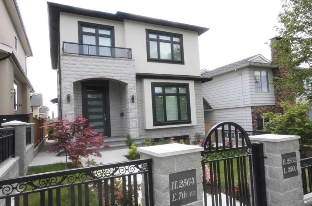House for sale at 2564 E 7th Avenue Vancouver British Columbia - MLS: R3137294