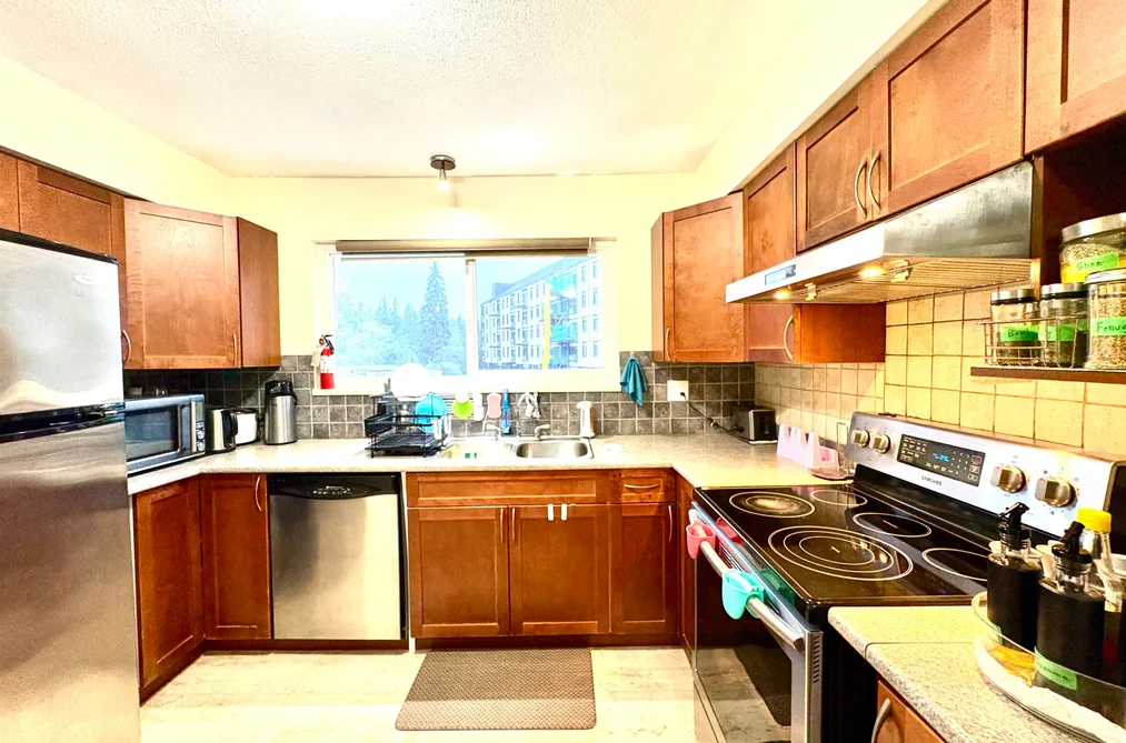 257 ANGELA DRIVE, Port Moody, BC — Residential for Sale — Photo 8 of 32