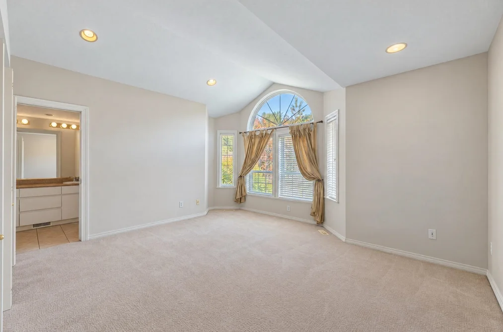 2570 Diamond Crescent, Coquitlam, BC - House for Sale - Photo 13 of 26 2570 Diamond Crescent, Coquitlam, BC - House for Sale - Photo 13 of 26