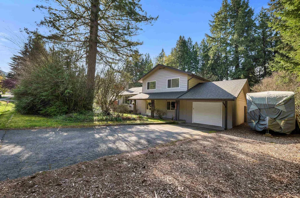 2572 THE BOULEVARD, Squamish BC V0N 1T0, Squamish BC — Residential for Sale - Photo 3