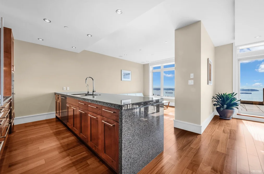 102 2575 GARDEN COURT, West Vancouver BC V7S 0A2, West Vancouver BC — Residential for Sale — Photo 18 of 40