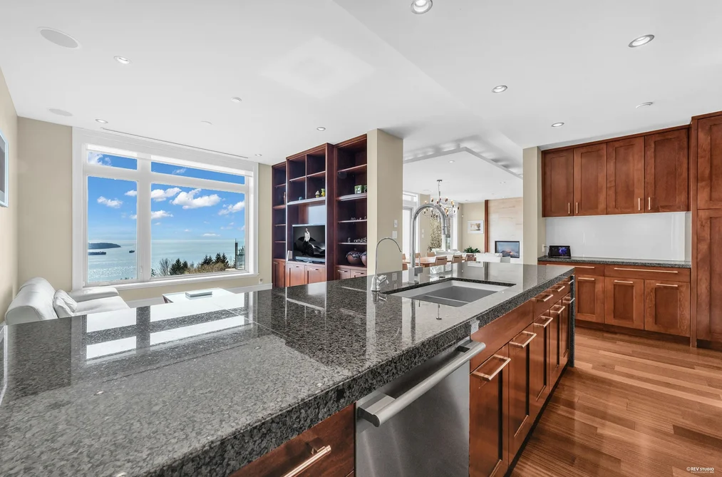 102 2575 GARDEN COURT, West Vancouver BC V7S 0A2, West Vancouver BC — Residential for Sale — Photo 19 of 40