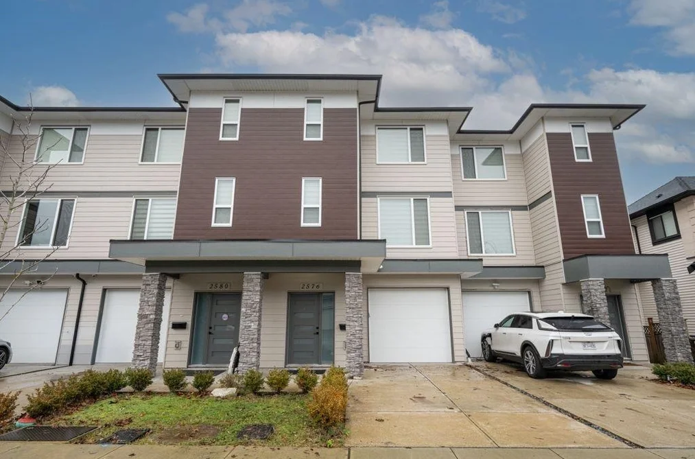 2576 JANZEN STREET, Abbotsford BC V3G 0G8, Abbotsford BC — Residential for Sale - Photo 2