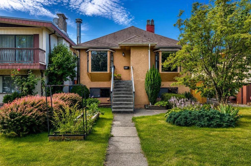 2576 Parker St, Vancouver, BC - MLS: R3160366