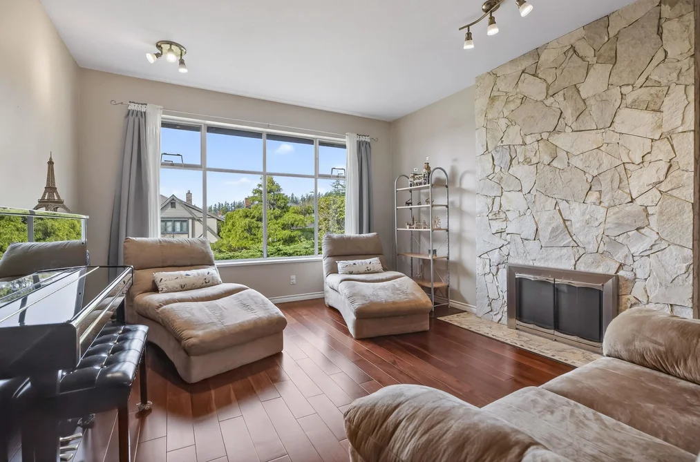 2577 N TRILLIUM PLACE, Coquitlam BC V3E 2H4, Coquitlam BC — Residential for Sale - Photo 2