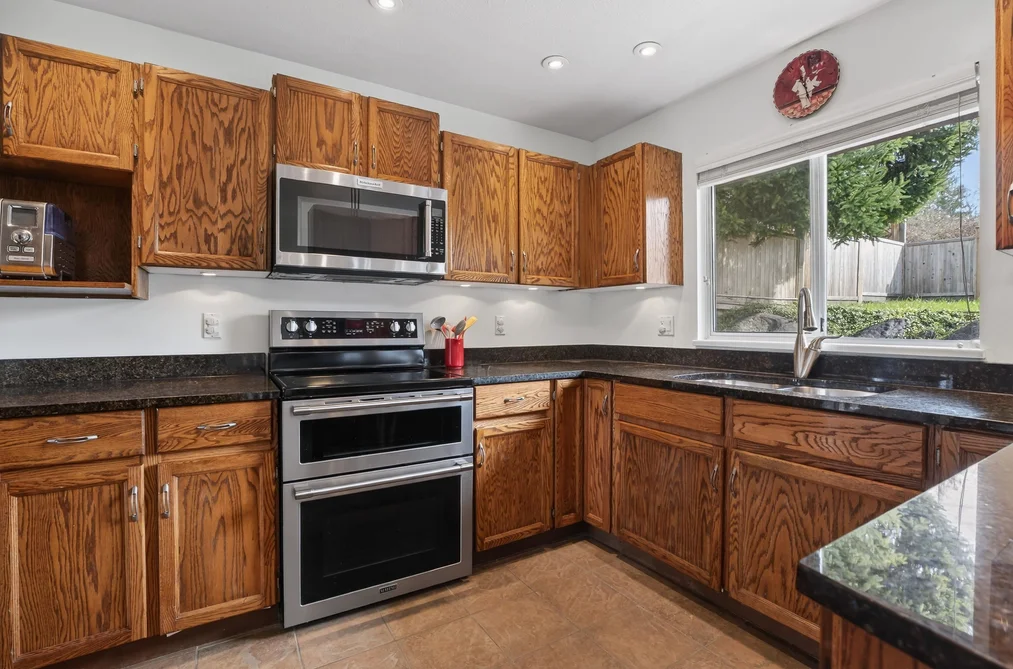 2577 N TRILLIUM PLACE, Coquitlam BC V3E 2H4, Coquitlam BC — Residential for Sale - Photo 7