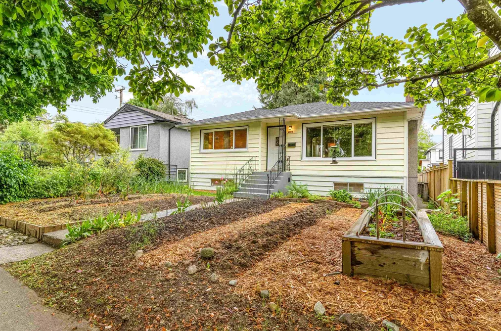 2578 E 15TH AVENUE, Vancouver BC V5M 2K1, Vancouver BC — Residential for Sale - Photo 2