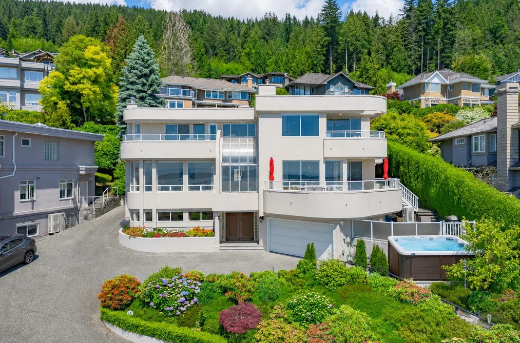 2589 CHAIRLIFT ROAD, West Vancouver BC V7S 3E5, West Vancouver BC — Residential for Sale — Photo 2 of 40