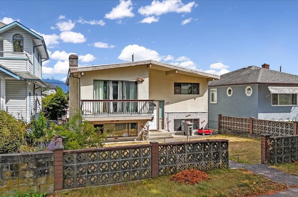 House for sale at 2593 E 25th Avenue Vancouver British Columbia - MLS: R3120894