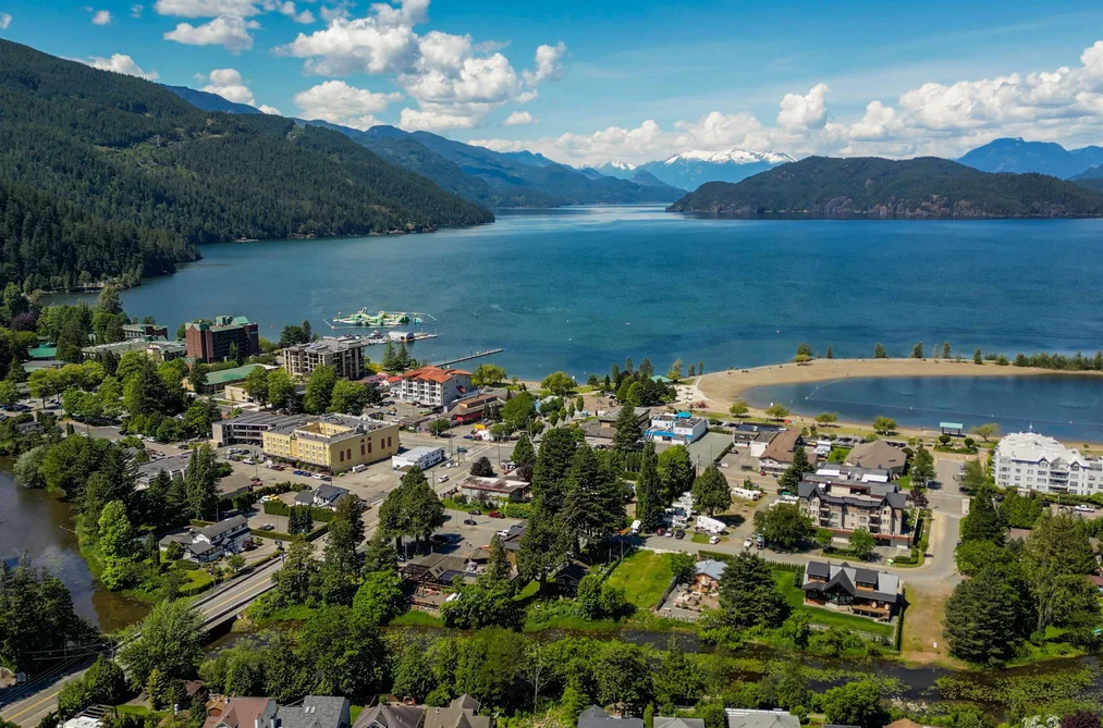 Property for sale at 260 Cedar Avenue Harrison Hot Springs British Columbia - MLS: R3088424