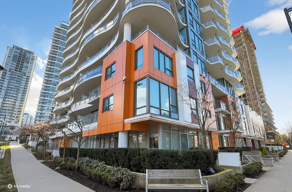 Condo for sale at 2602 13318 104 Avenue Surrey British Columbia - MLS: R3102800