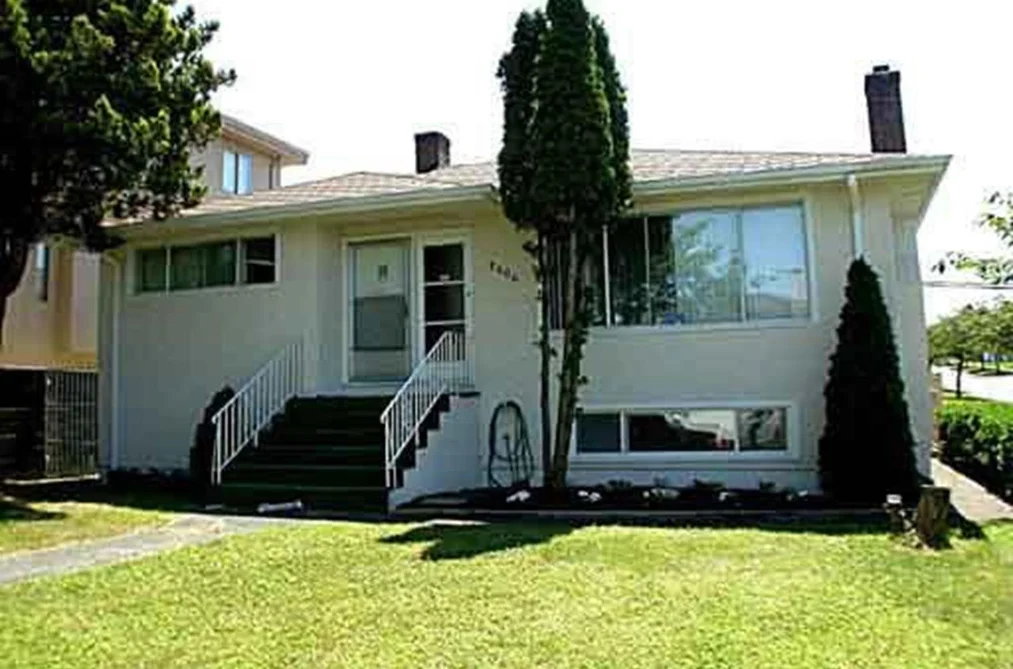 House for sale at 2606 E 23rd Avenue Vancouver British Columbia - MLS: R3059756