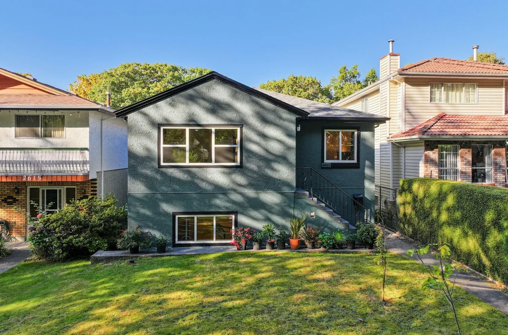 House for sale at 2621 Cambridge Street Vancouver British Columbia - MLS: R3167554