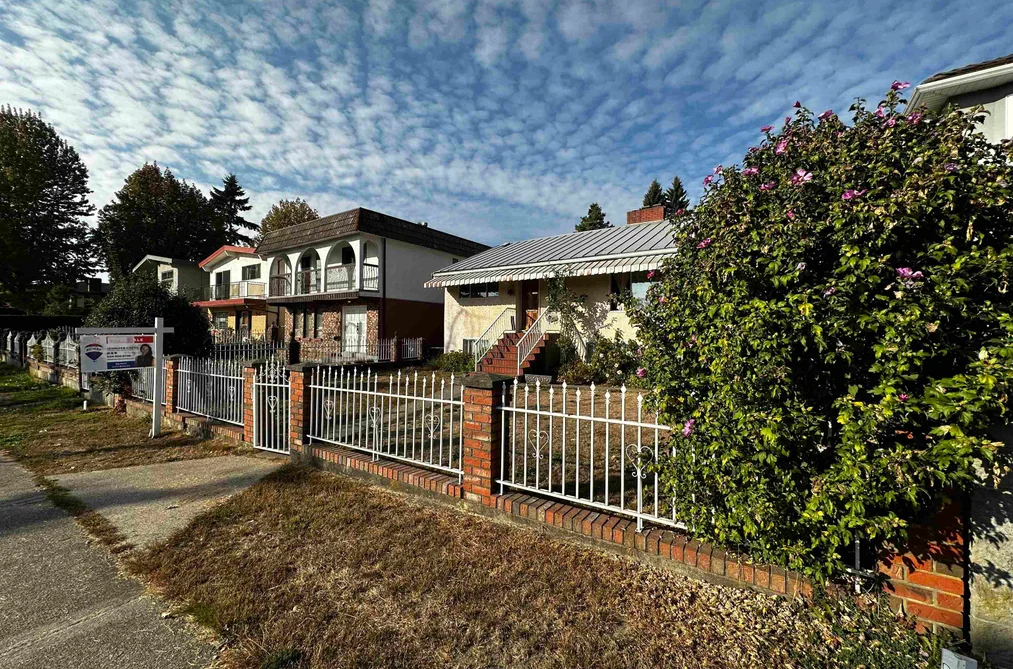 2621 E 8TH AVENUE, Vancouver BC V5M 1W4, Vancouver BC — Residential for Sale — Photo 3 of 13