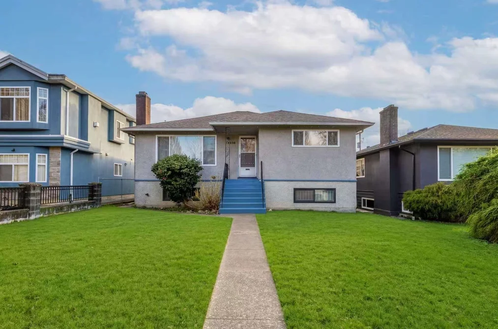 House for sale at 2630 E 1st Avenue Vancouver British Columbia - MLS: R3098909