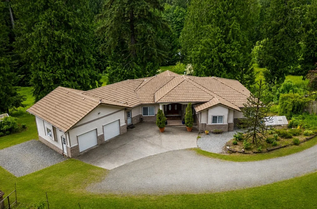 House for sale at 26350 Trethewey Crescent Maple Ridge British Columbia - MLS: R3144075
