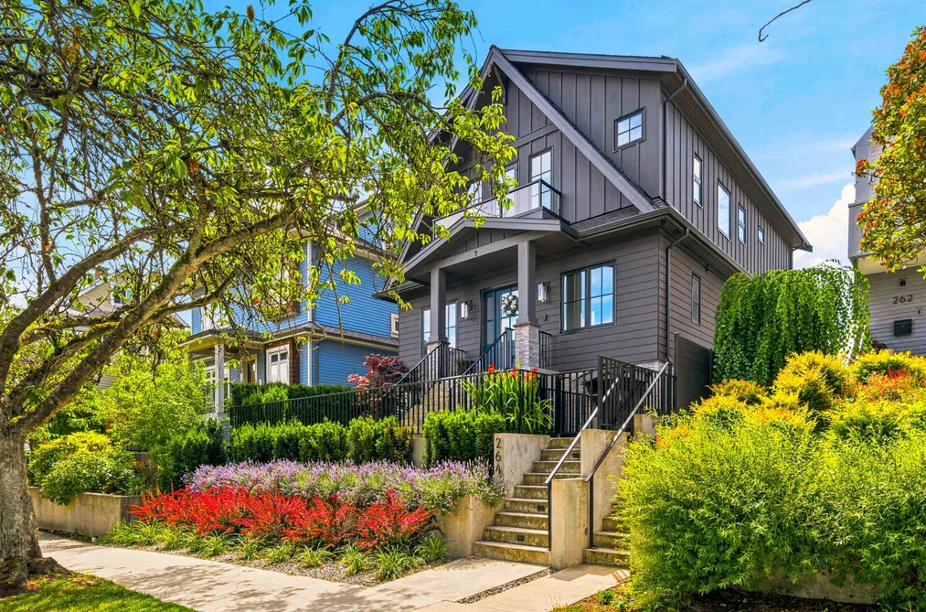 House for sale at 264 E 17th Avenue Vancouver British Columbia - MLS: R3144440