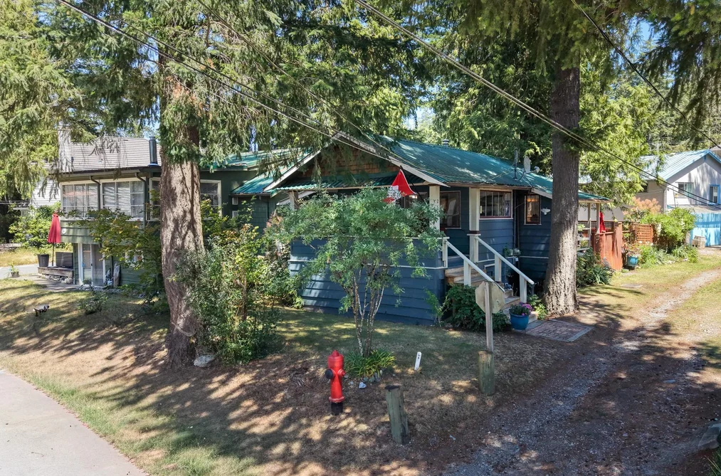 House for sale at 265 First Avenue Cultus Lake British Columbia - MLS: R3147123