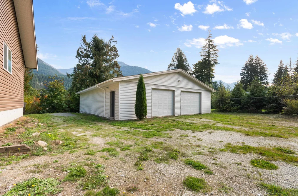 26542 REYNOLDS ROAD, Hope BC V0X 1L3, Hope BC — Residential for Sale - Photo 2