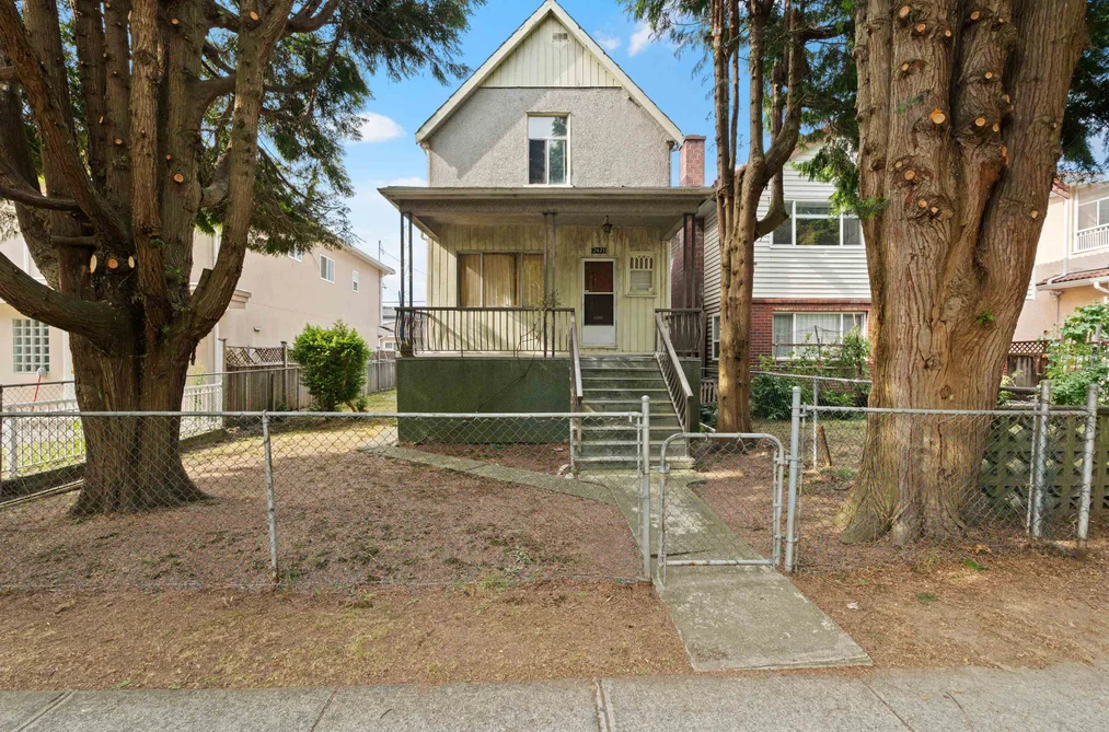 House for sale at 2673 Pandora Street Vancouver British Columbia - MLS: R3154391