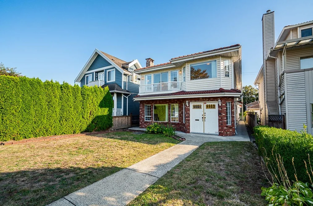 2692 E 46th Avenue, Vancouver, BC - House for Sale - Photo 2 of 40 2692 E 46th Avenue, Vancouver, BC - House for Sale - Photo 2 of 40