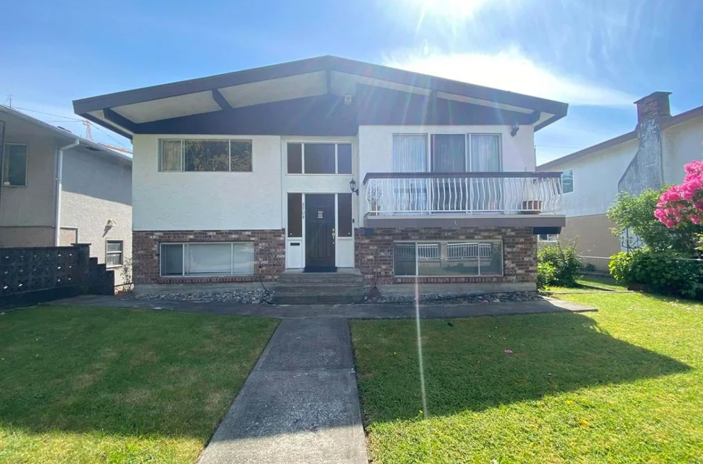 House for sale at 2704 Ward Street Vancouver British Columbia - MLS: R3078723