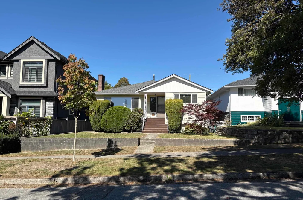 2717 WAVERLEY AVENUE, Vancouver BC V5S 1E9, Vancouver BC — Residential for Sale - Photo 2
