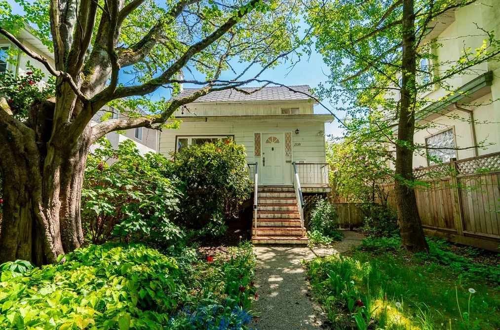 House for sale at 2720 W 24th Avenue Vancouver British Columbia - MLS: R3121526