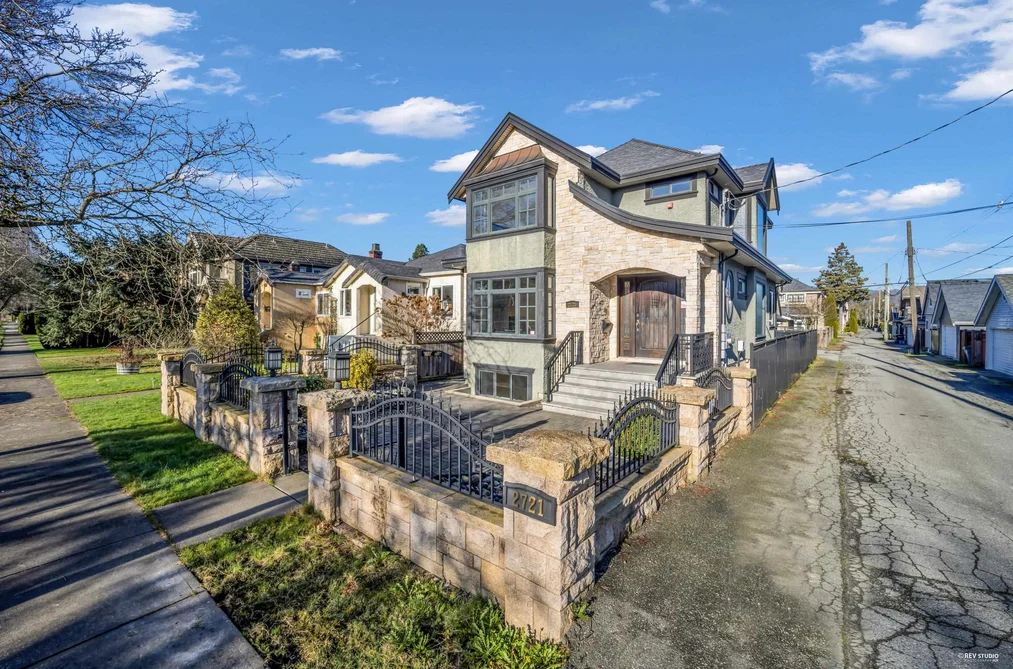 House for sale at 2721 W 21 Avenue Vancouver British Columbia - MLS: R3054799