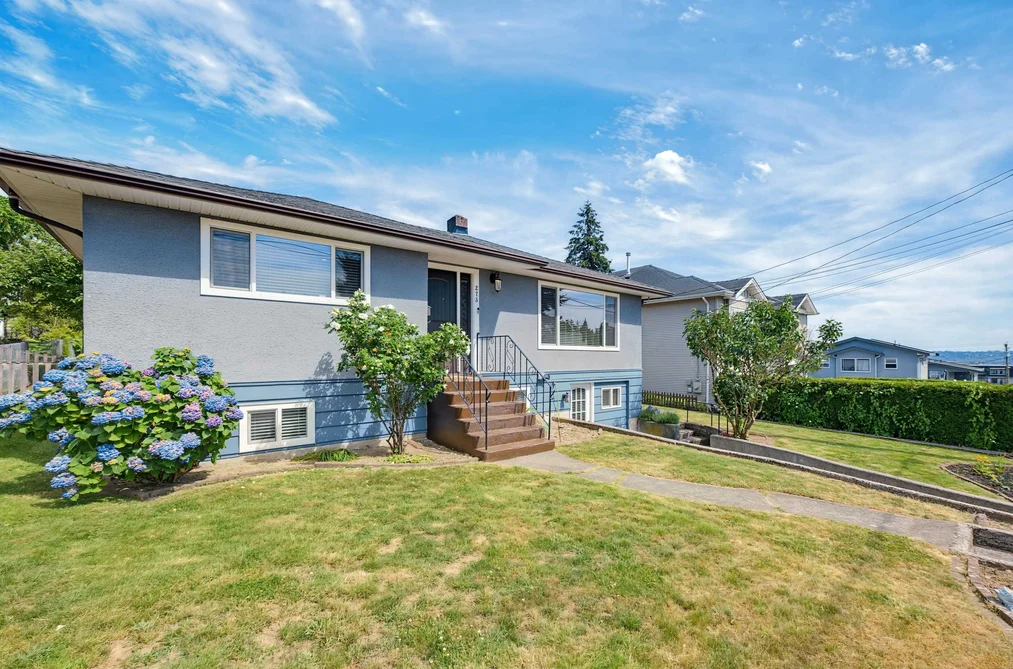 House for sale at 273 Burns Street Coquitlam British Columbia - MLS: R3140236