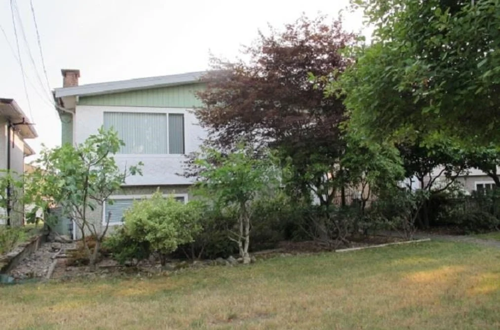 House for sale at 2740 E 43rd Avenue Vancouver British Columbia - MLS: R3142654
