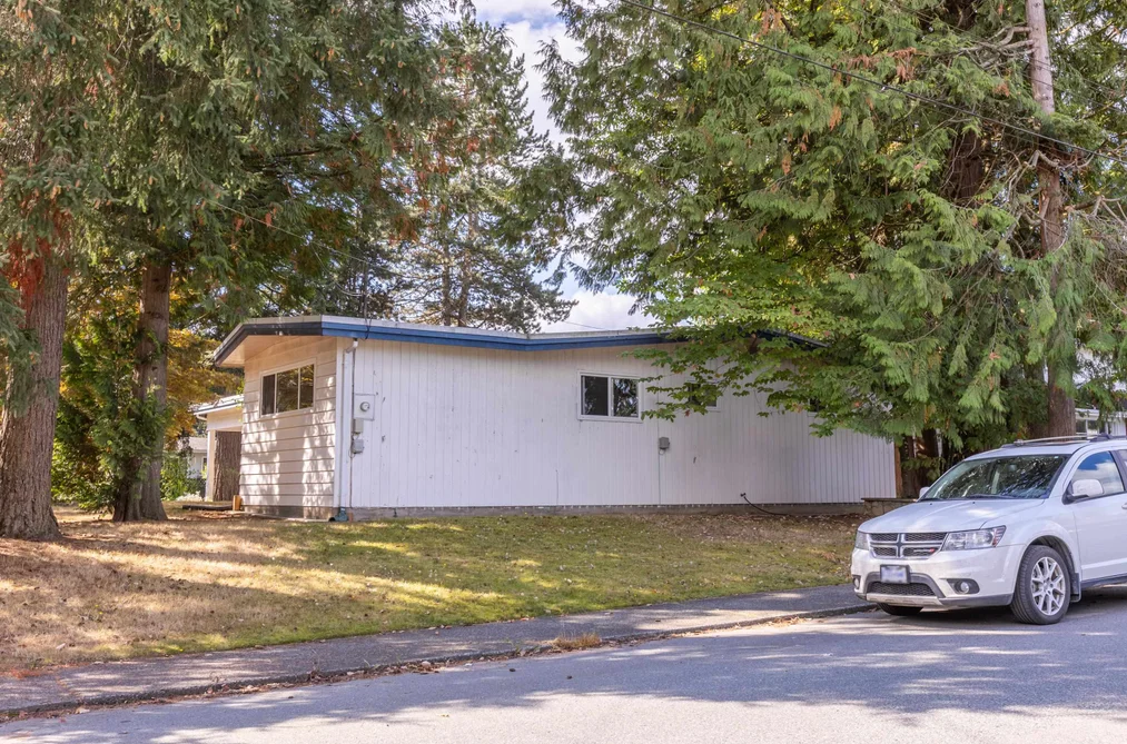 2745 Ash Street, Abbotsford, BC - House for Sale - Photo 2 of 40 2745 Ash Street, Abbotsford, BC - House for Sale - Photo 2 of 40