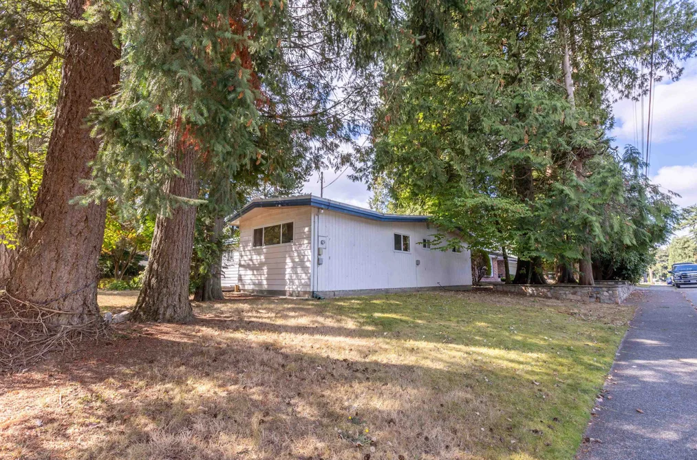 2745 Ash Street, Abbotsford, BC - House for Sale - Photo 3 of 40 2745 Ash Street, Abbotsford, BC - House for Sale - Photo 3 of 40
