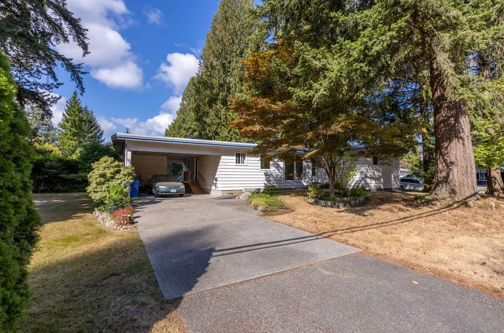 2745 Ash Street, Abbotsford, BC - House for Sale - Photo 7 of 40 2745 Ash Street, Abbotsford, BC - House for Sale - Photo 7 of 40